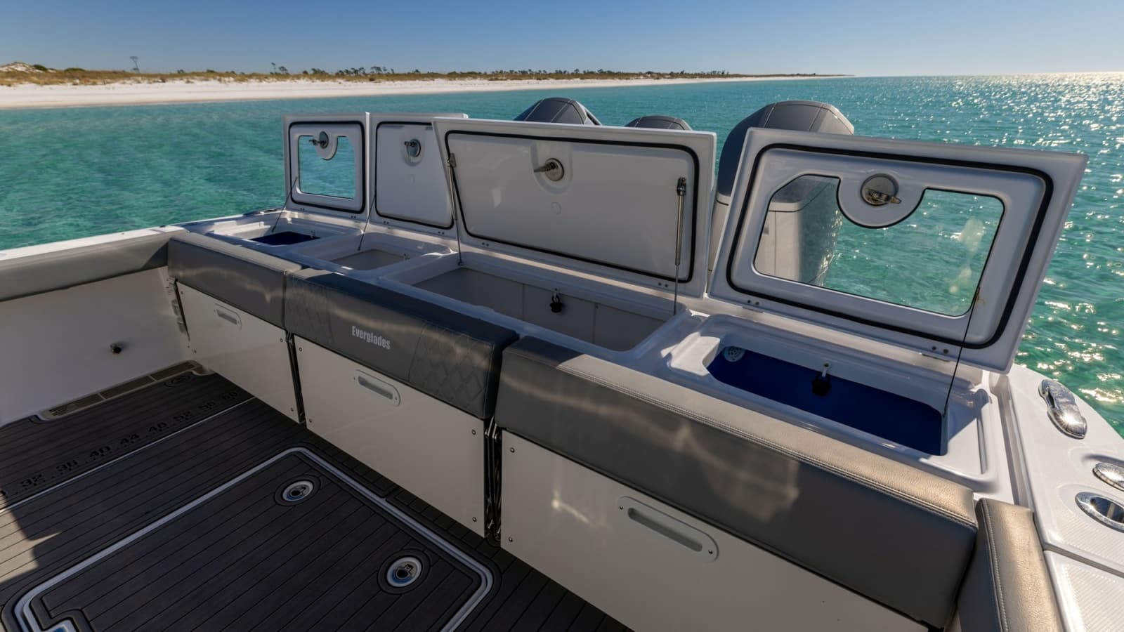 2024 Everglades 455 Center Console - Photo 16