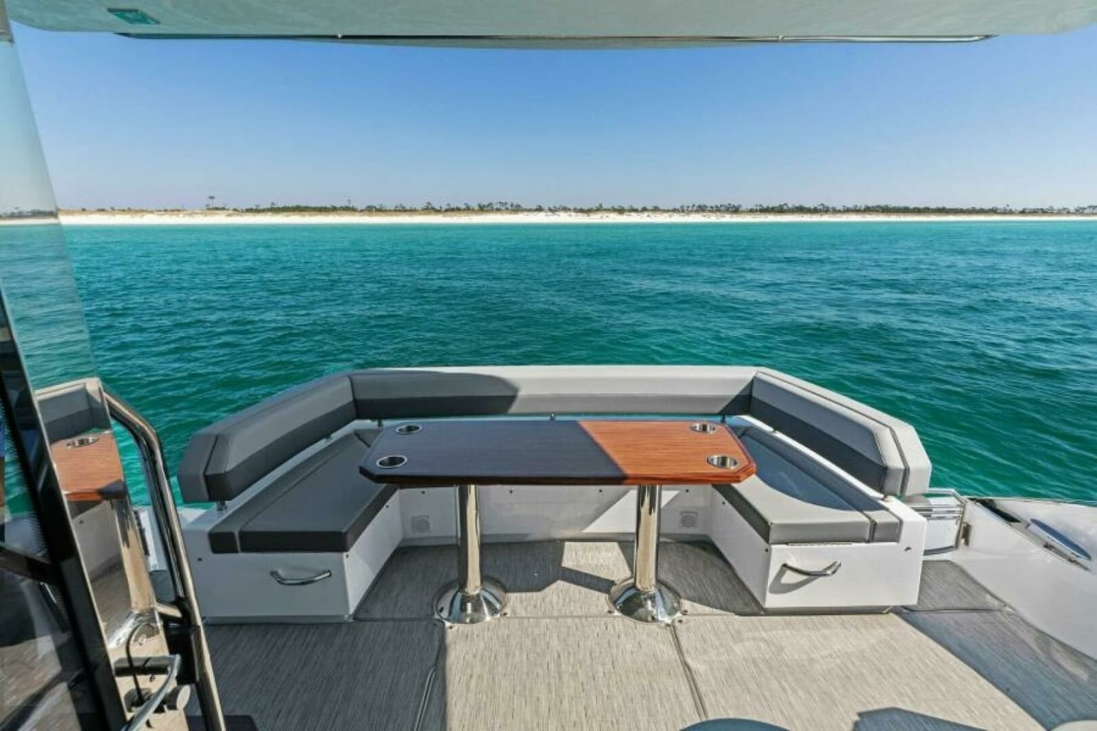 2023 Cruisers Yachts 60 Cantius Fly - Photo 43