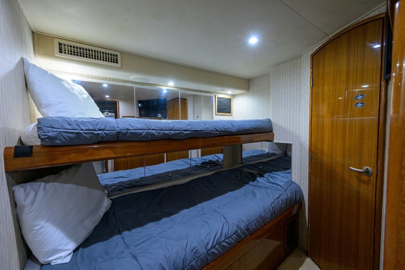 2008 Viking 68 Convertible - Photo 22