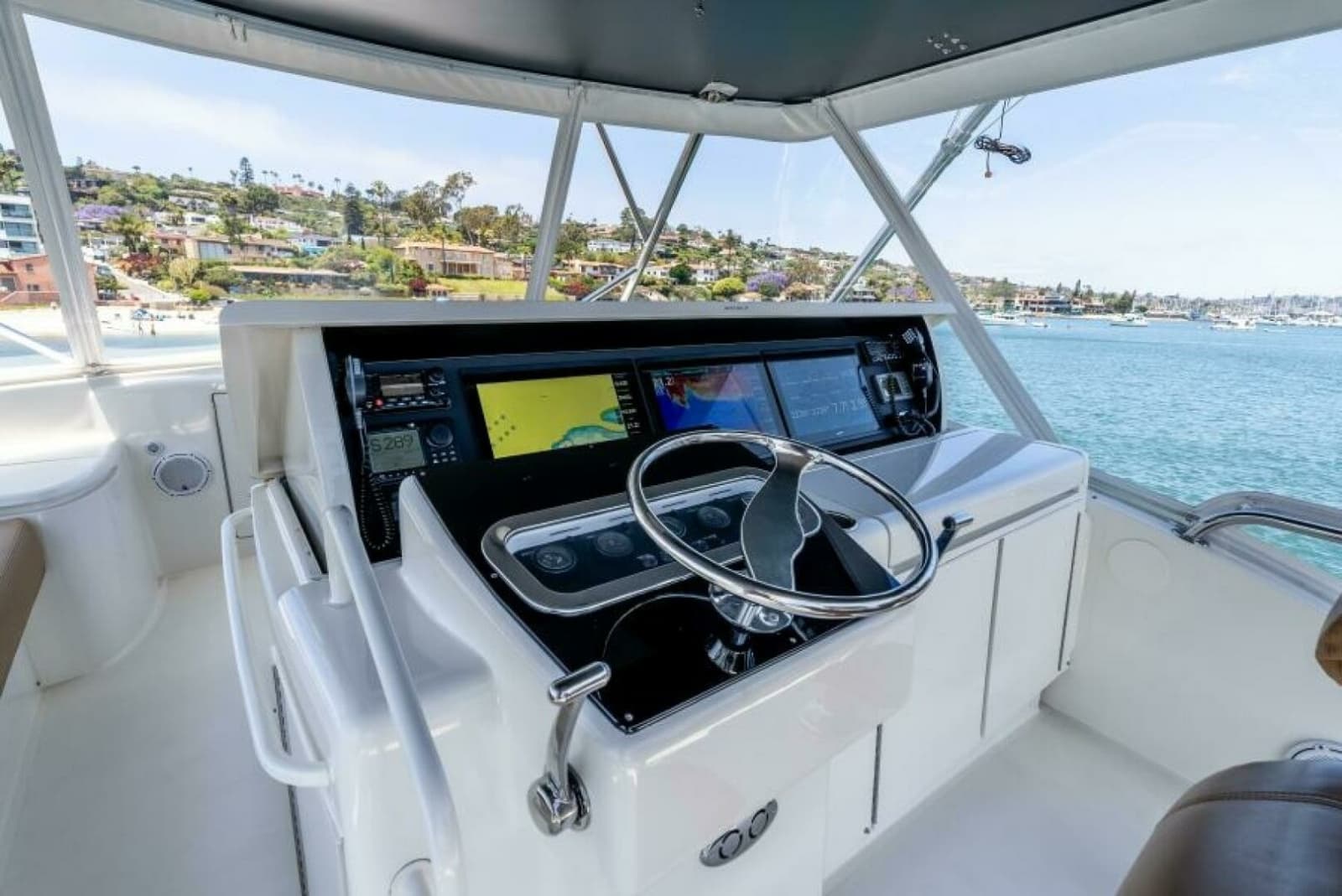 2004 Hatteras 54 Convertible - Photo 35