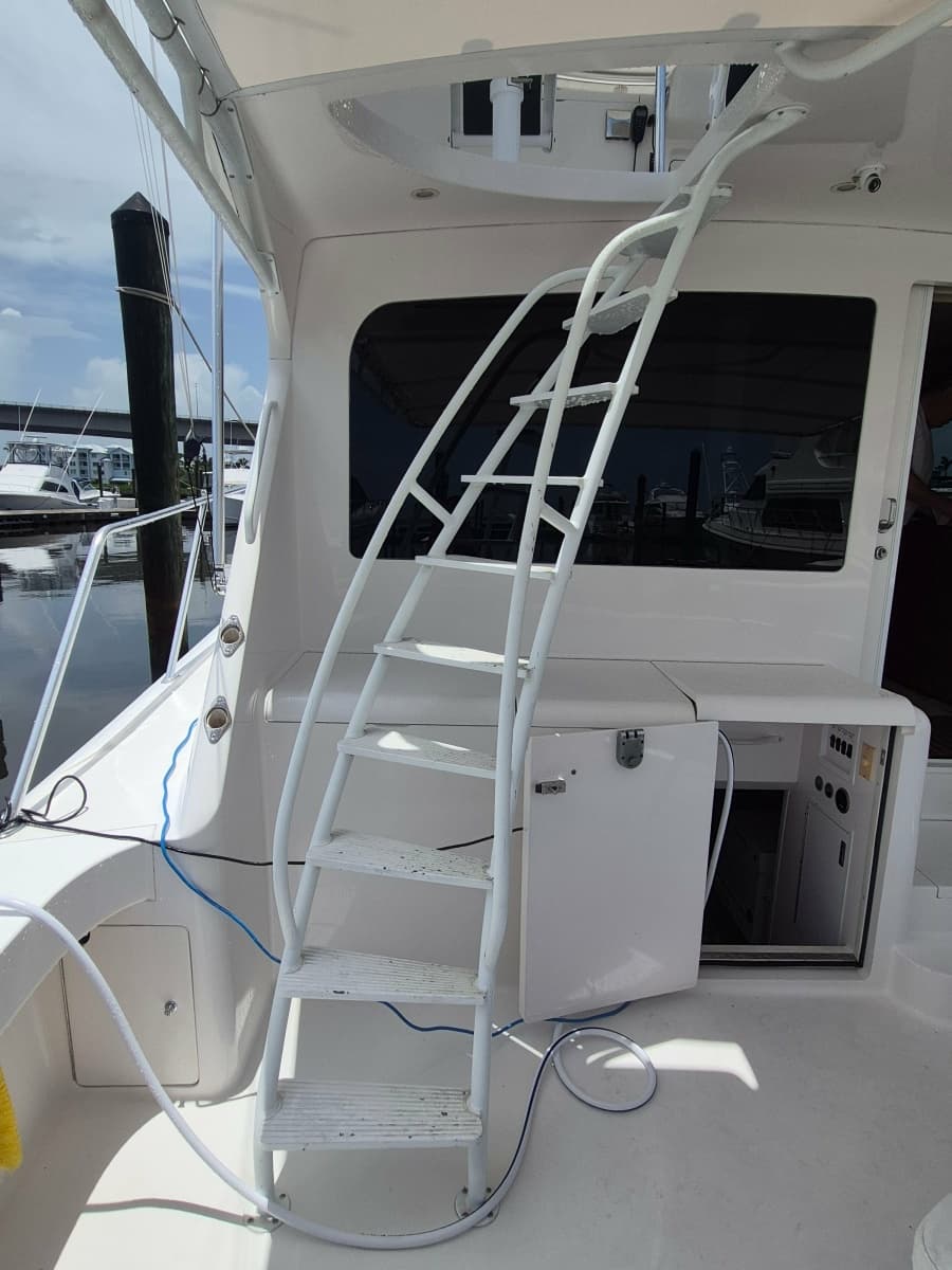 2006 Viking 56 Convertible - Photo 16