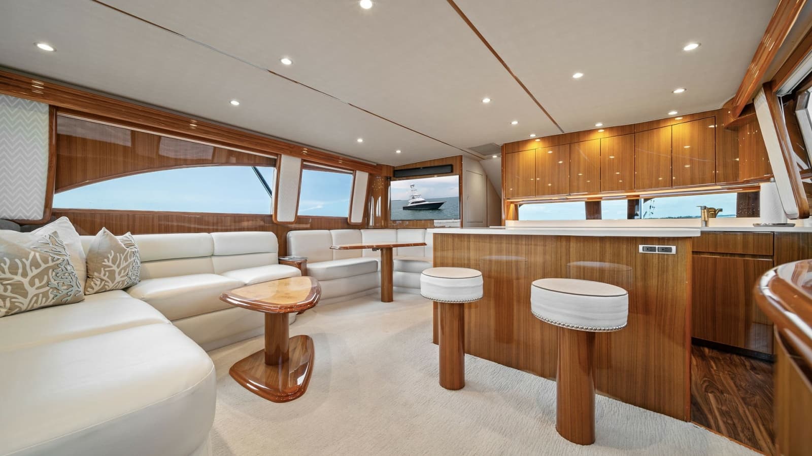 2015 Viking 55 Convertible - Photo 32