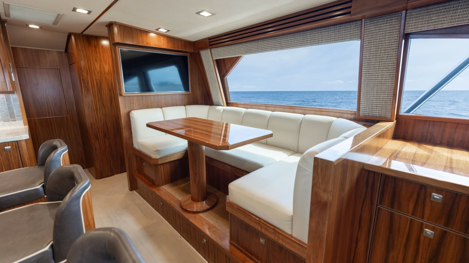 2018 Viking 72 Convertible - Photo 12