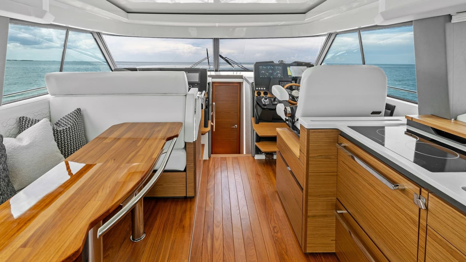 2025 Tiara Yachts 48LE - Photo 57