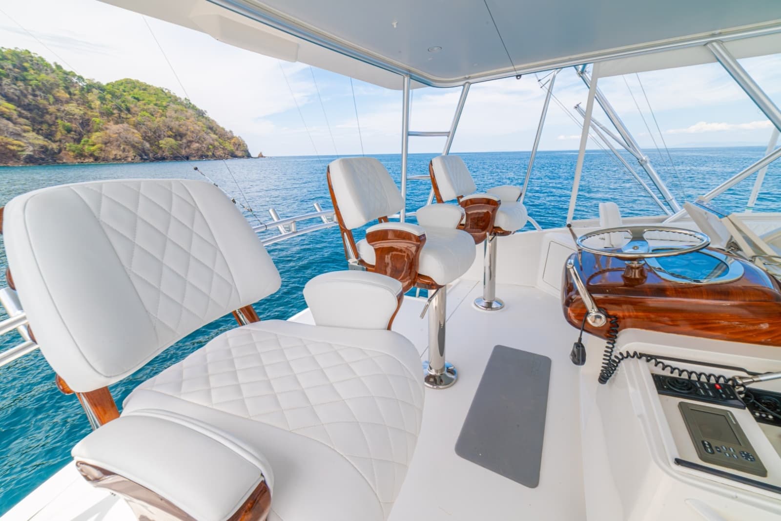 2012 Viking 60 Convertible - Photo 19