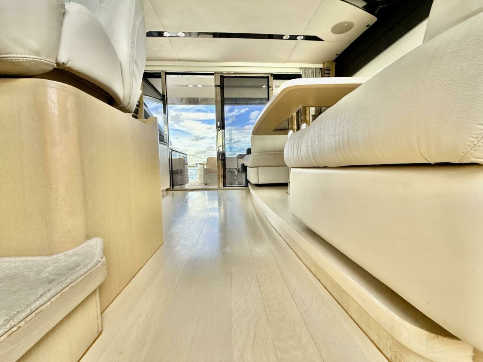 2017 Princess V58 - Photo 35