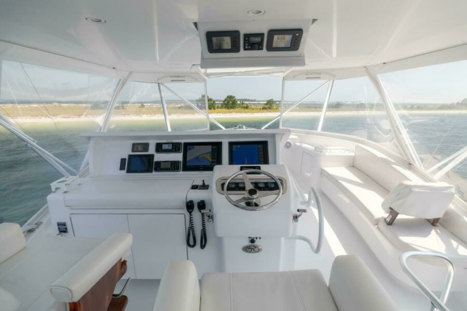 2008 Hatteras 60 Convertible - Photo 47