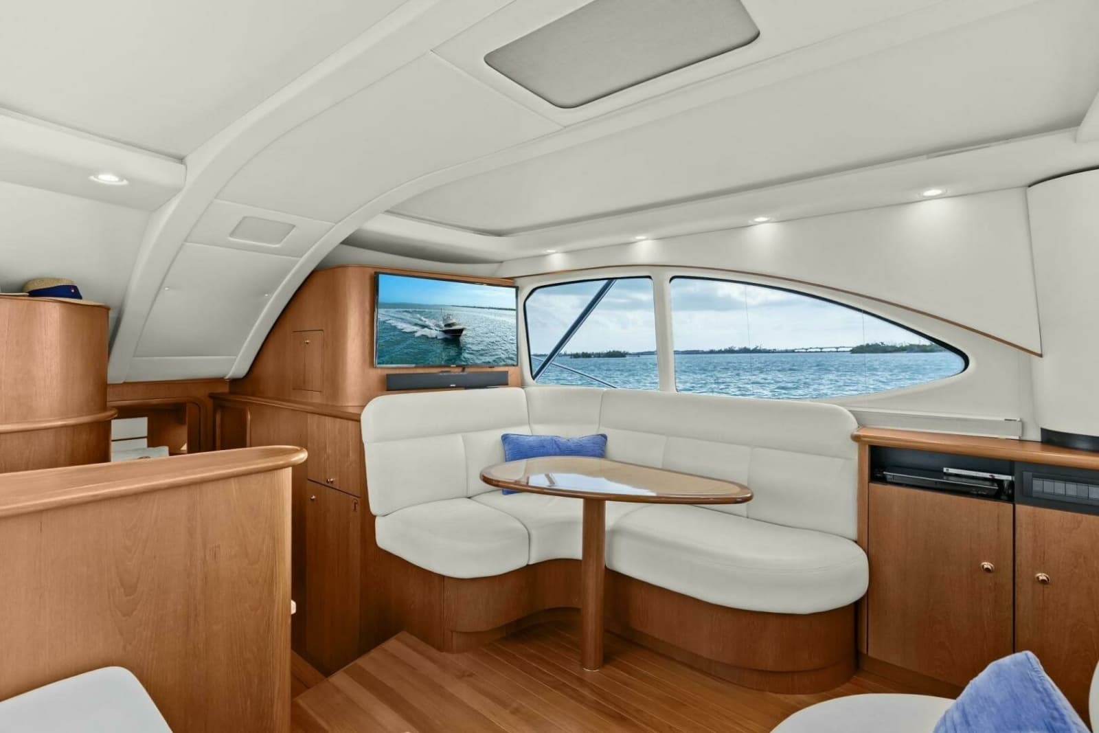 2013 Tiara Yachts 3900 Convertible - Photo 15