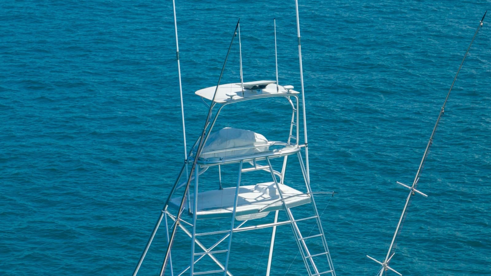 2001 Viking 61 Convertible - Photo 5