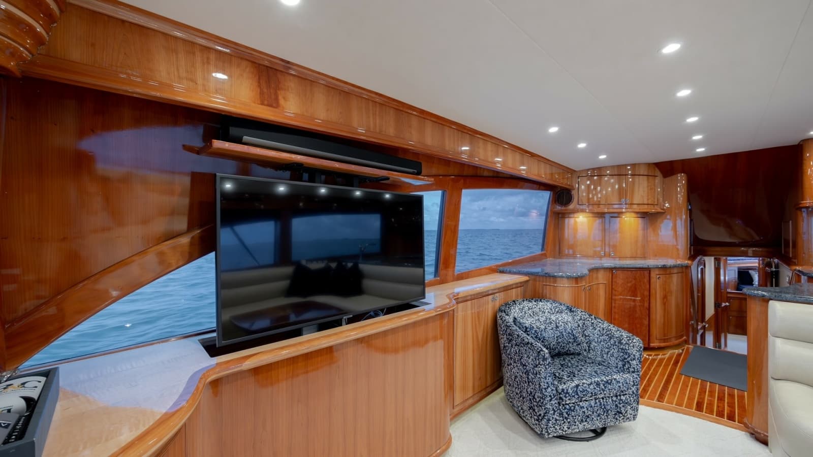 2008 Winter Custom Yachts 62 Sportfish - Photo 9