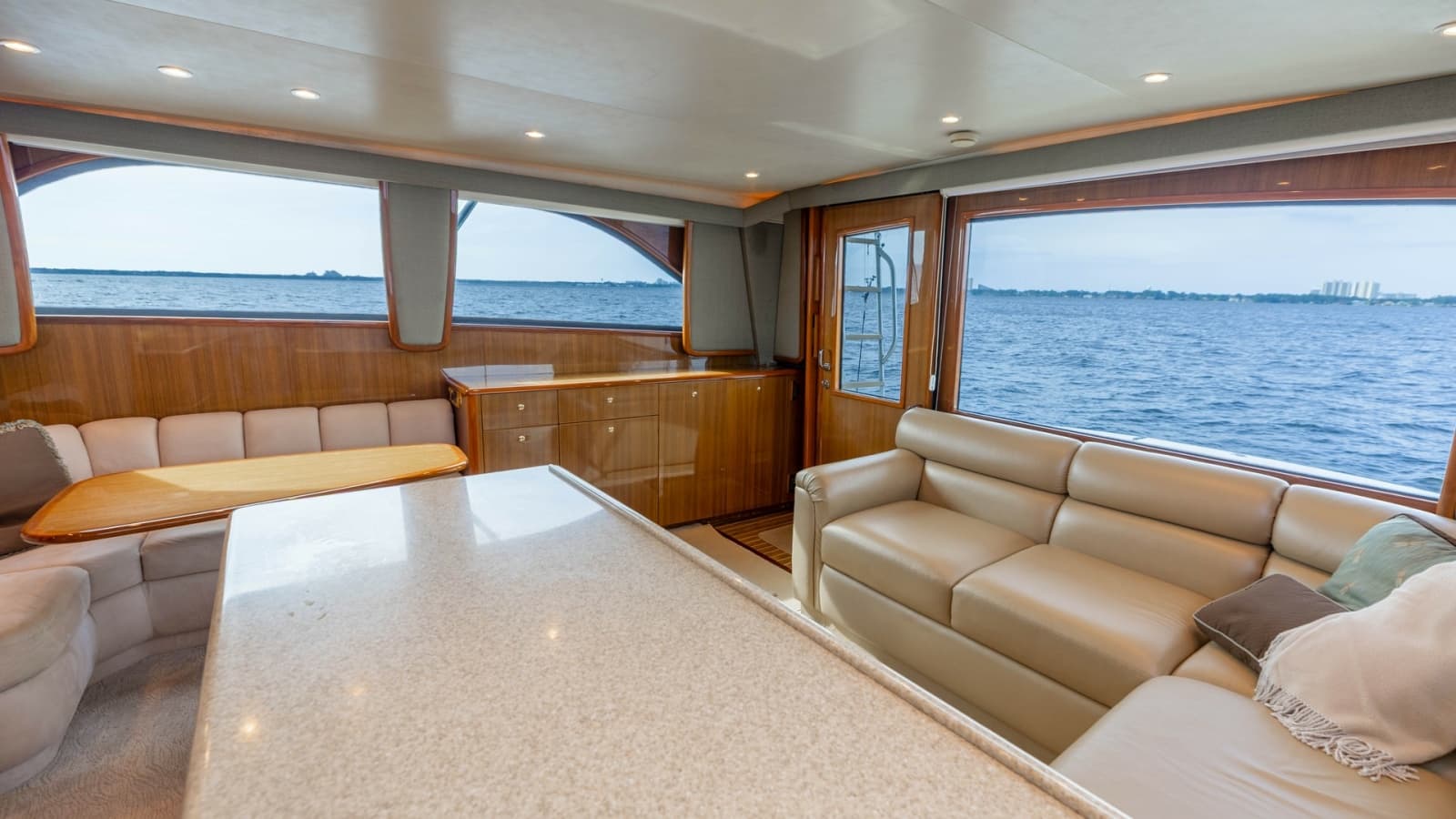 2007 Viking 45 Convertible - Photo 17