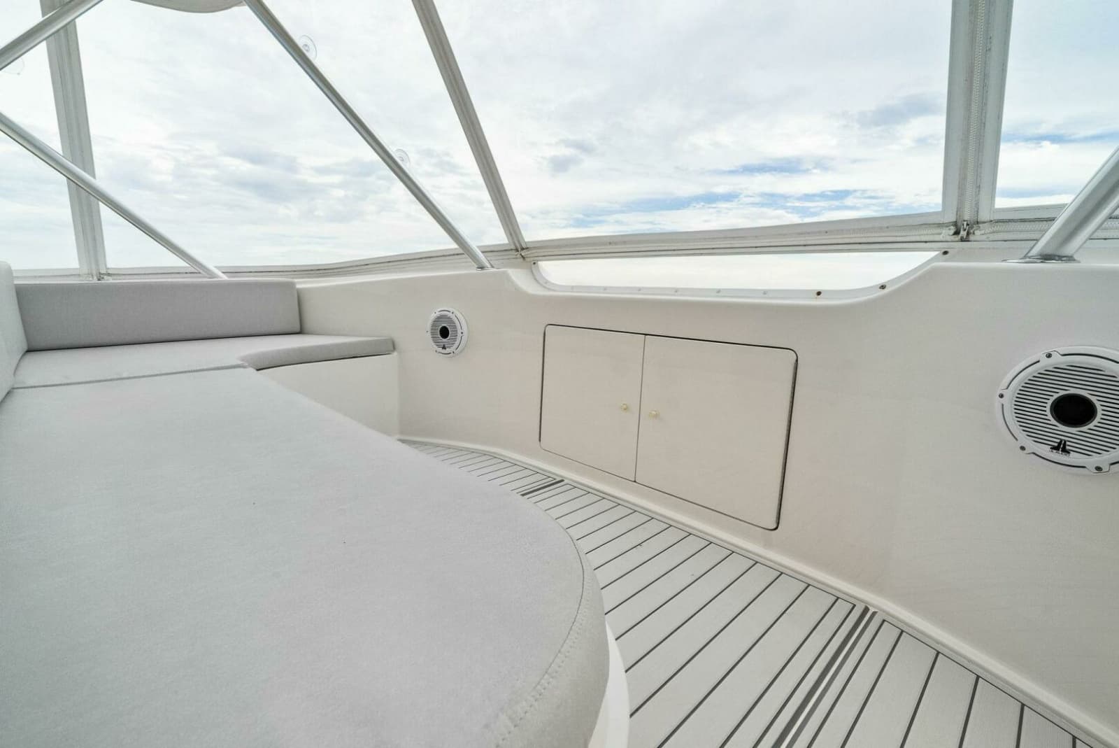 2006 Viking 61 Convertible - Photo 67