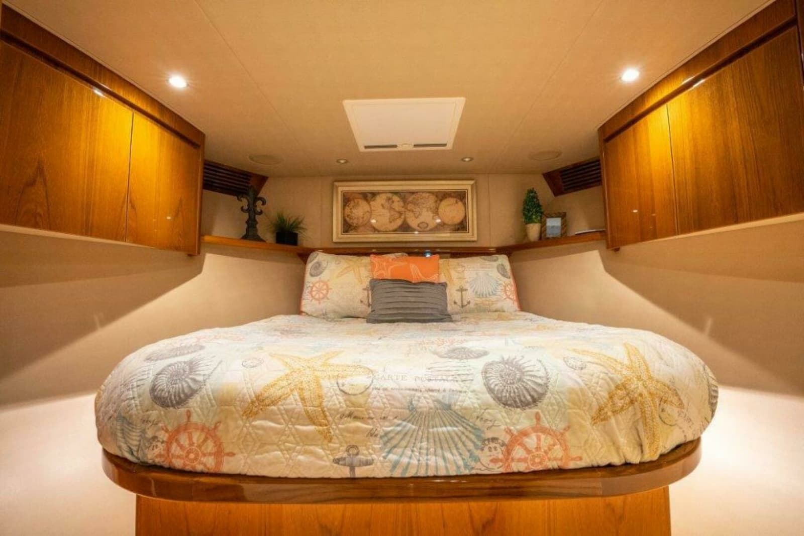 2015 Viking 66 Convertible - Photo 6
