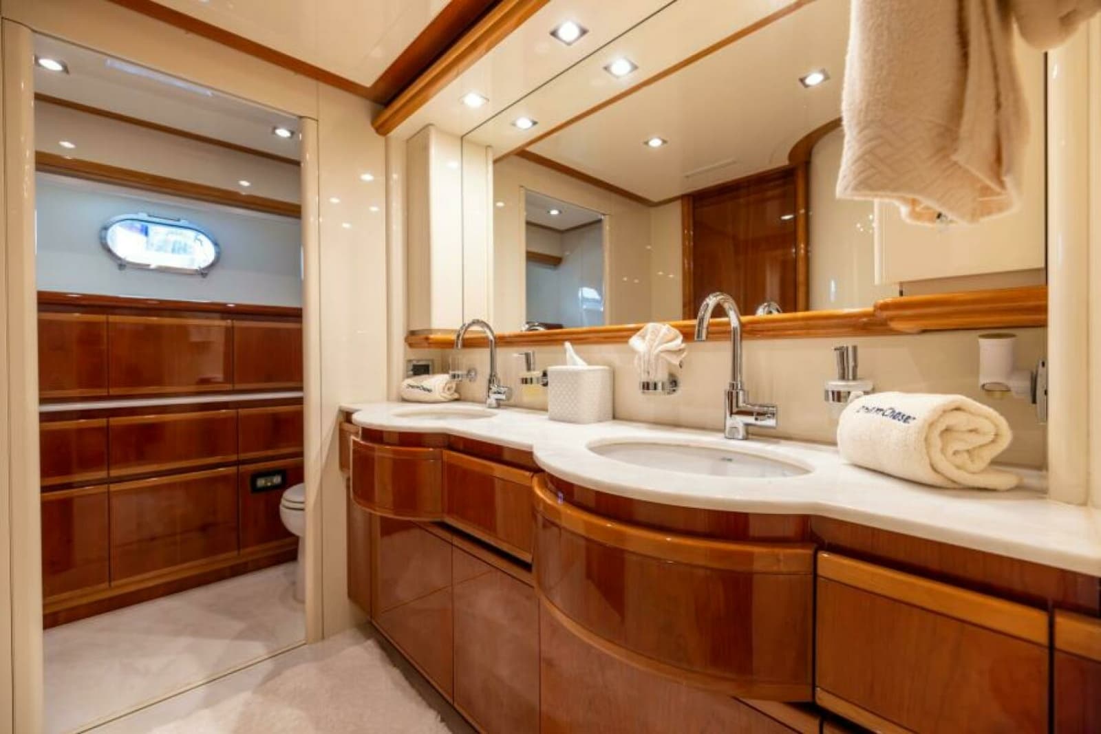 2001 Ferretti Yachts 94 Raised Pilothouse - Photo 15
