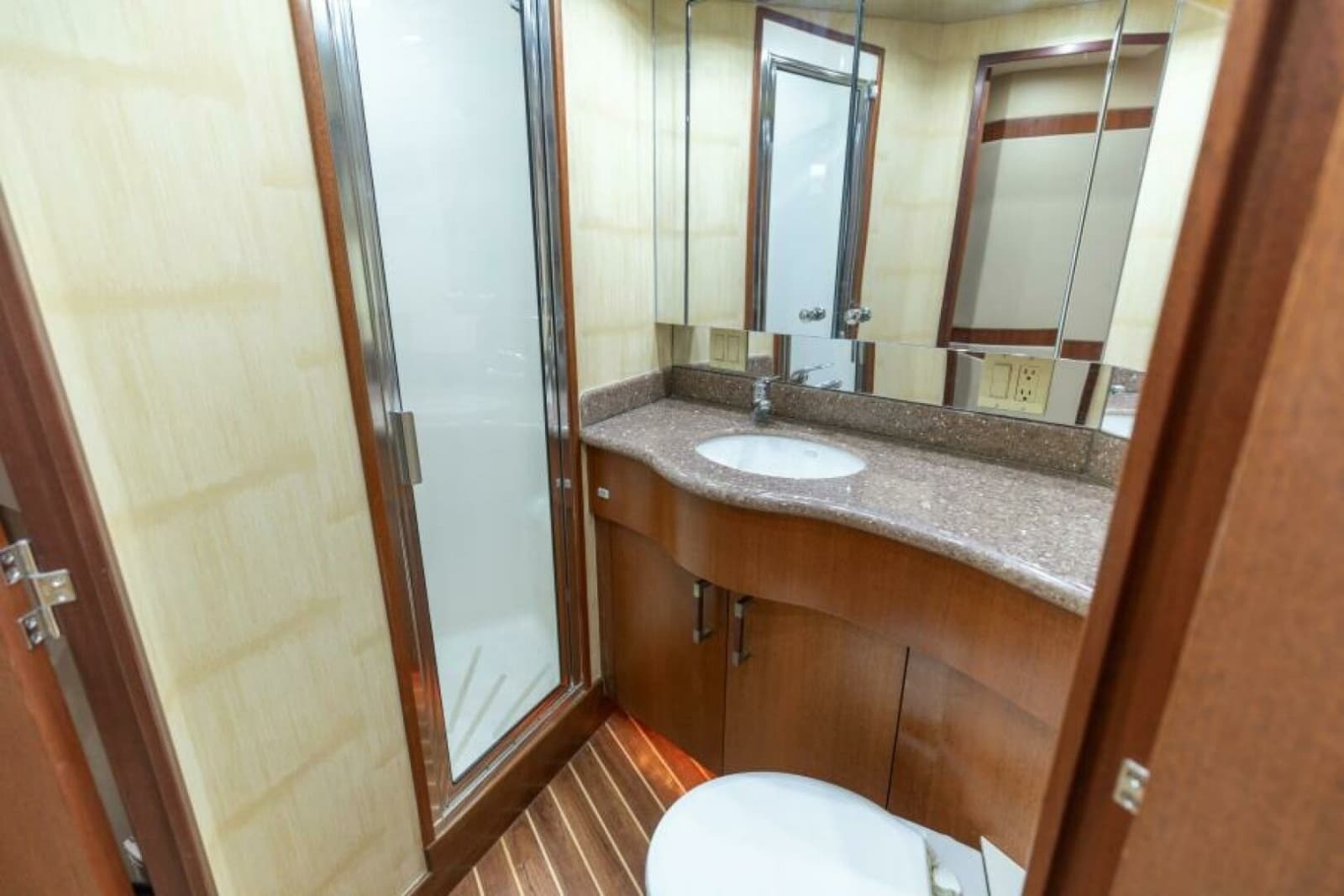 2008 Hatteras 60 Convertible - Photo 17