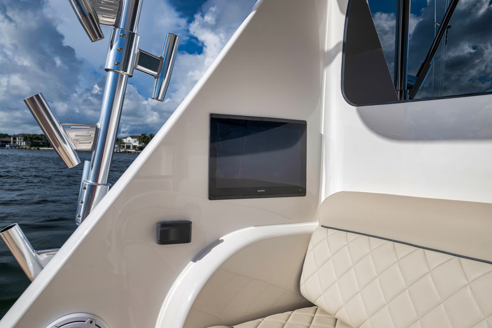 2020 Viking 68 Convertible - Photo 57