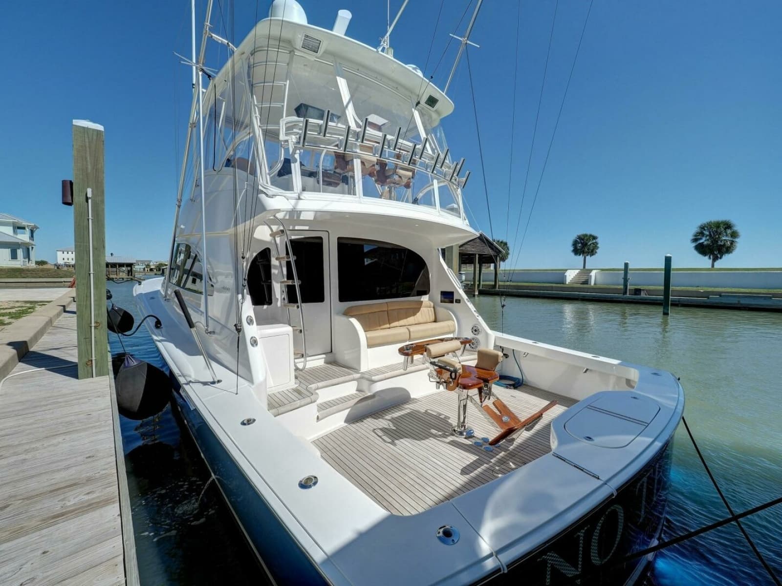 2017 Viking 52 Convertible - Photo 51