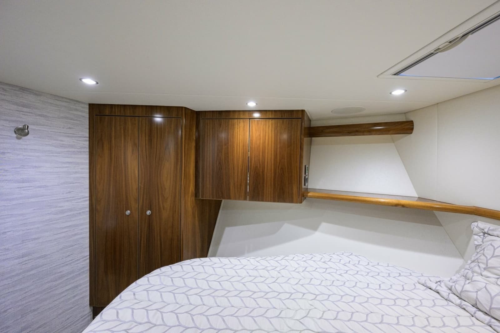 2021 Viking 58 Convertible - Photo 14