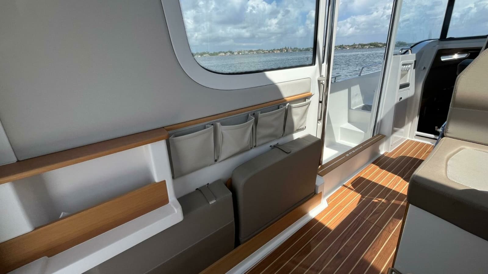 2025 Nimbus Commuter 11 - Photo 16