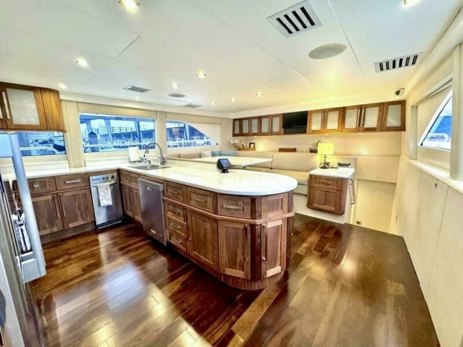 2001 Lazzara Yachts 94 Motor Yacht - Photo 35