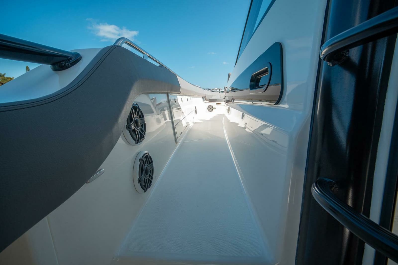 2023 Boston Whaler 420 Outrage - Photo 20