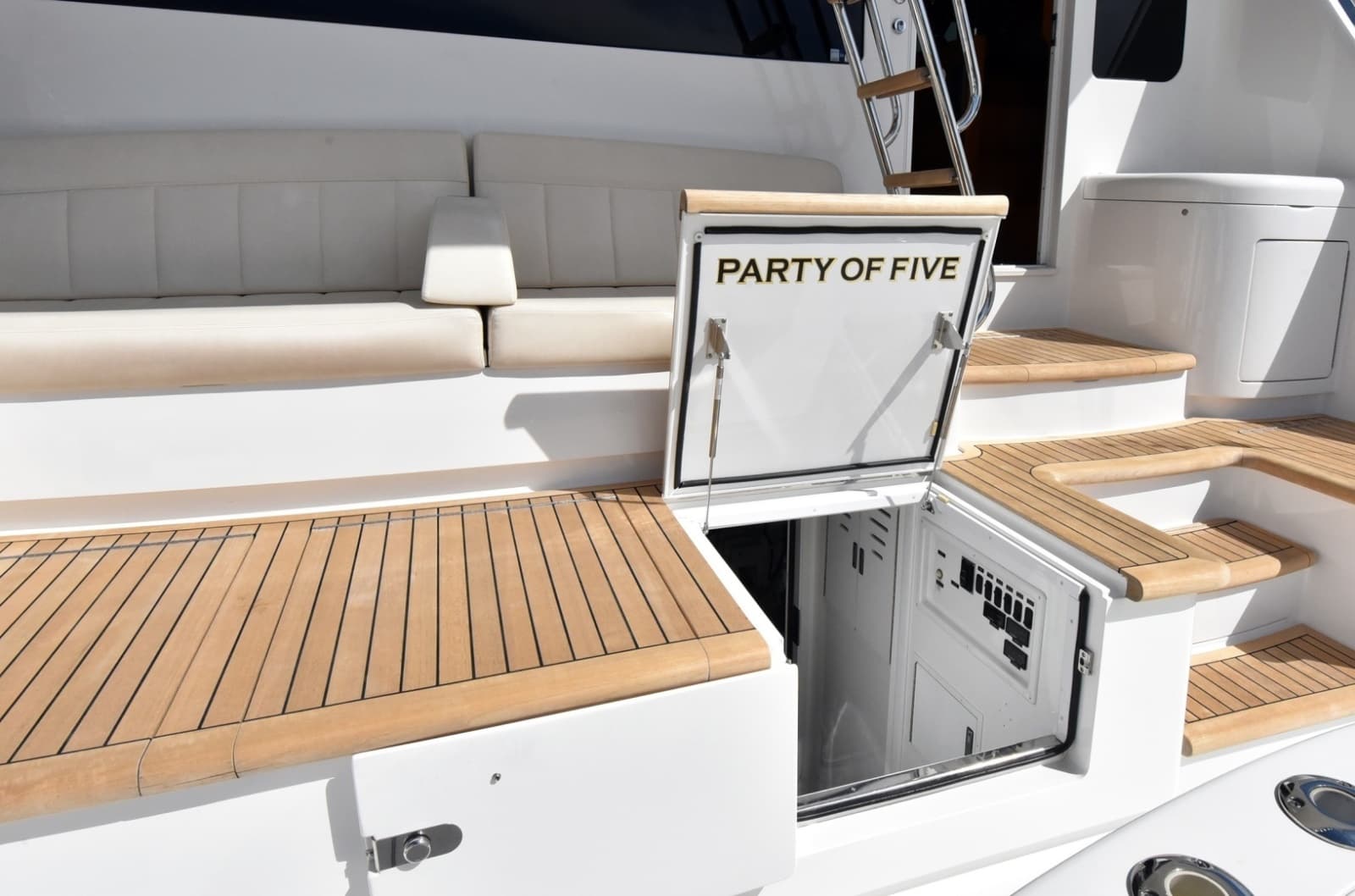 2019 Viking 80 Skybridge - Photo 195