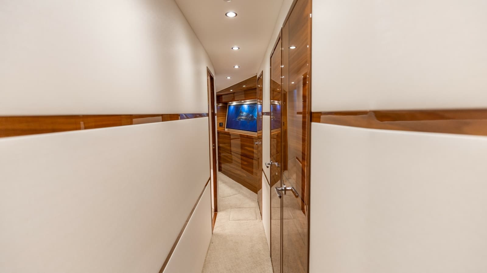 2025 Viking 74 Convertible - Photo 25