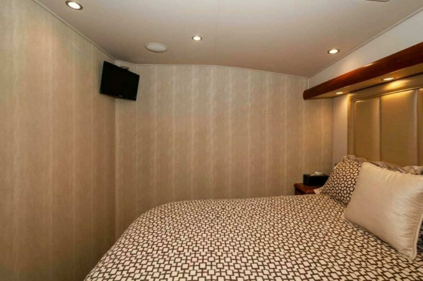2012 Viking 76 Enclosed Sky Bridge - Photo 33