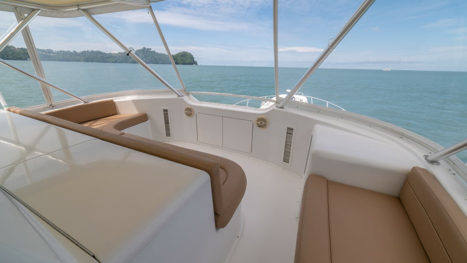 2002 Viking 61 Convertible - Photo 60