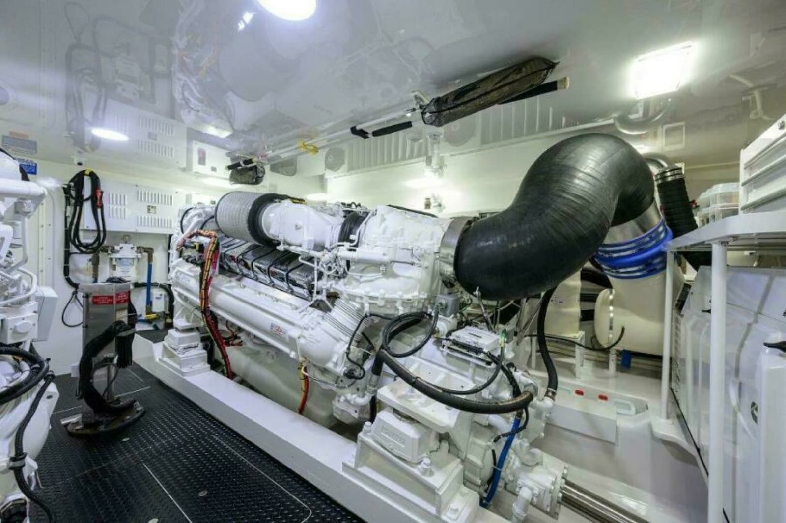 2020 Viking 72 Convertible - Photo 46