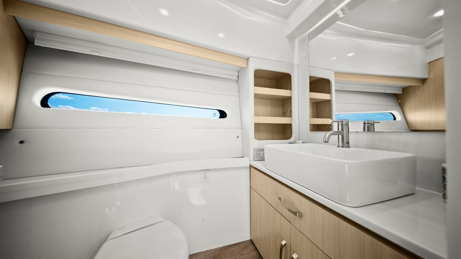 2025 Regal 38 XO - Photo 30