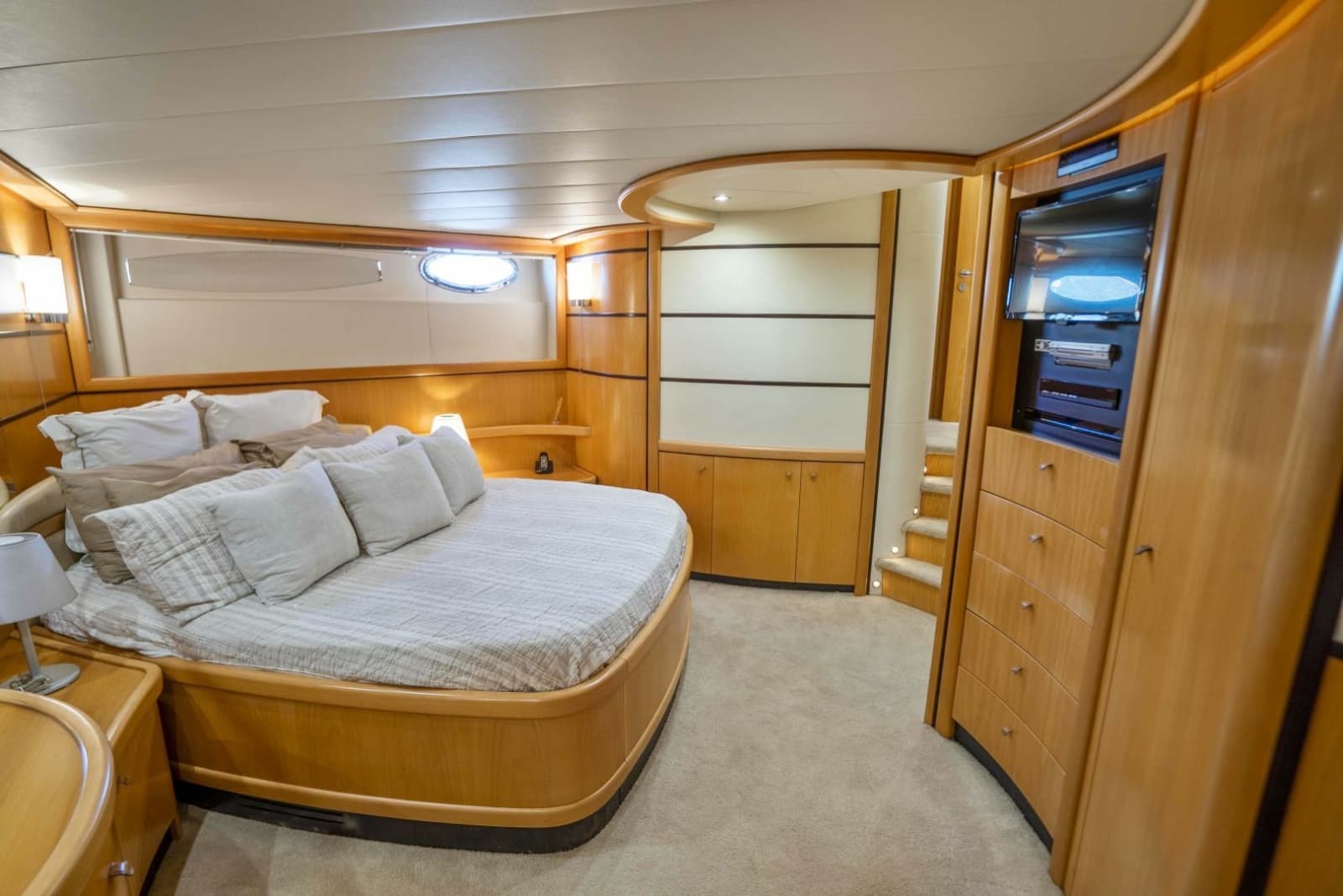 2005 Pershing 76 Motor Yacht - Photo 18