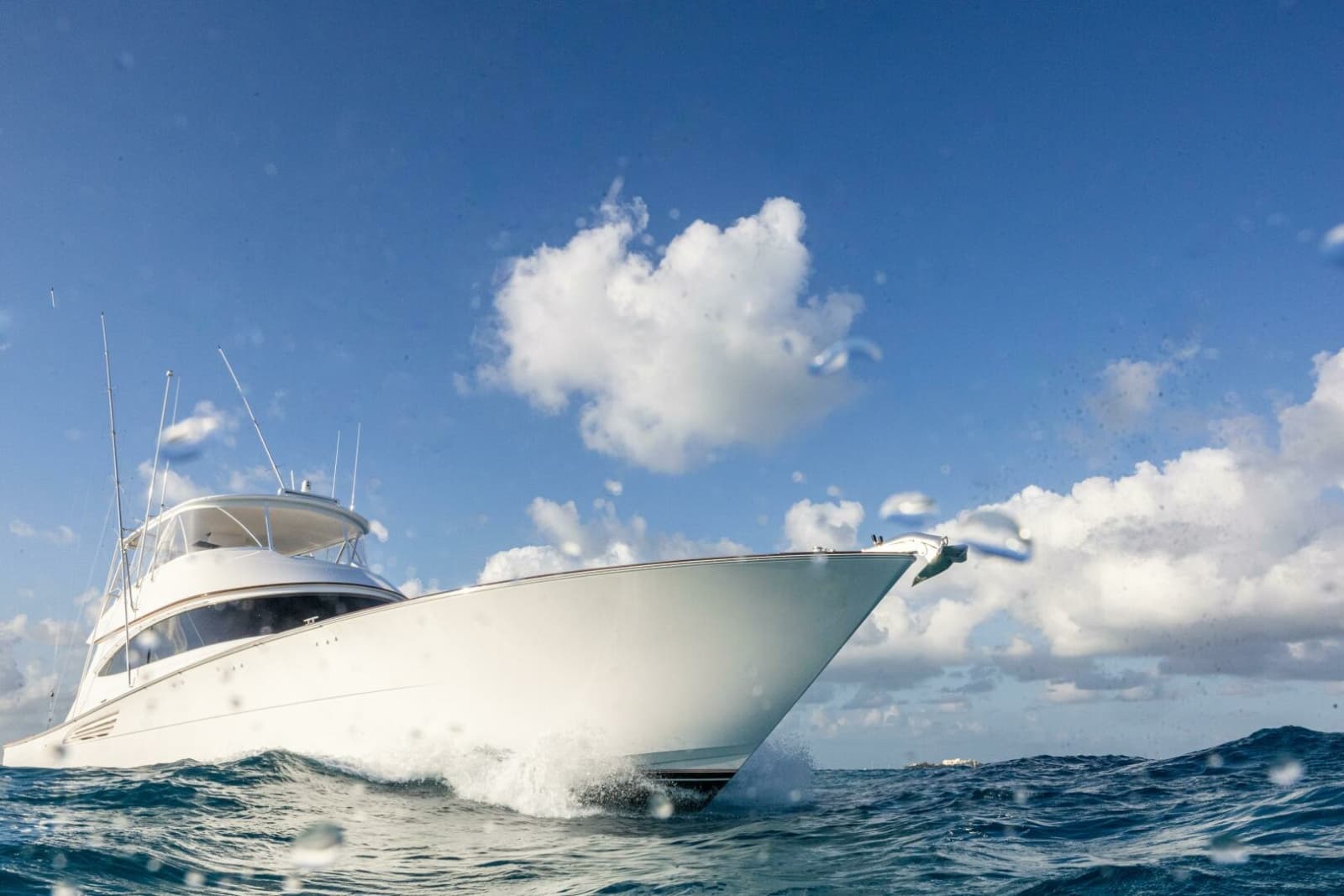 2025 Viking 82 Convertible - Photo 70