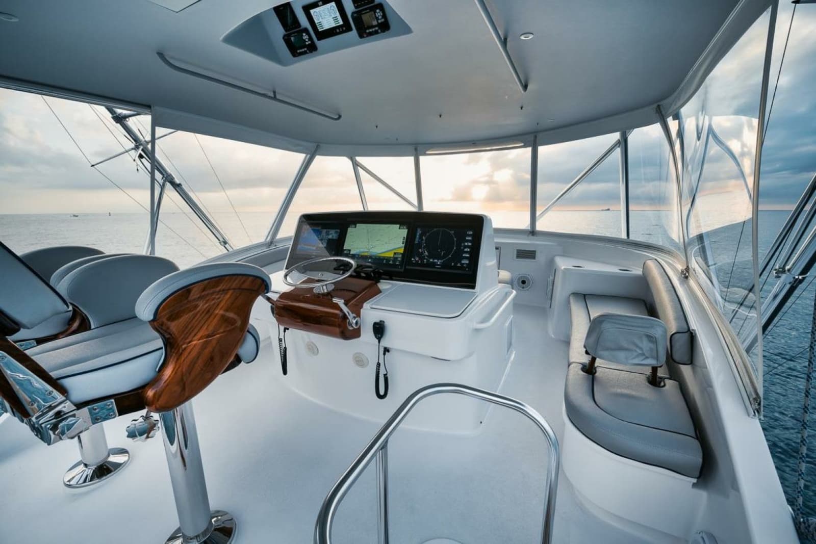 2020 Hatteras Convertible GT59 - Photo 27