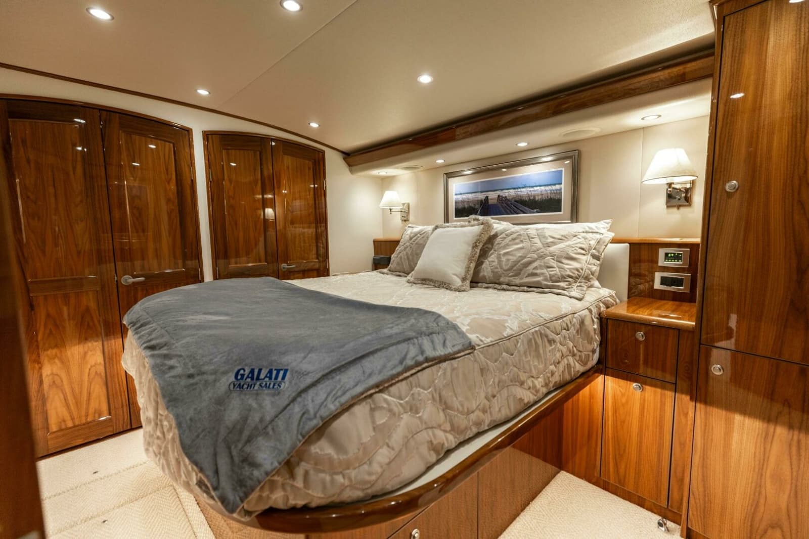 2020 Viking 62 Convertible - Photo 15