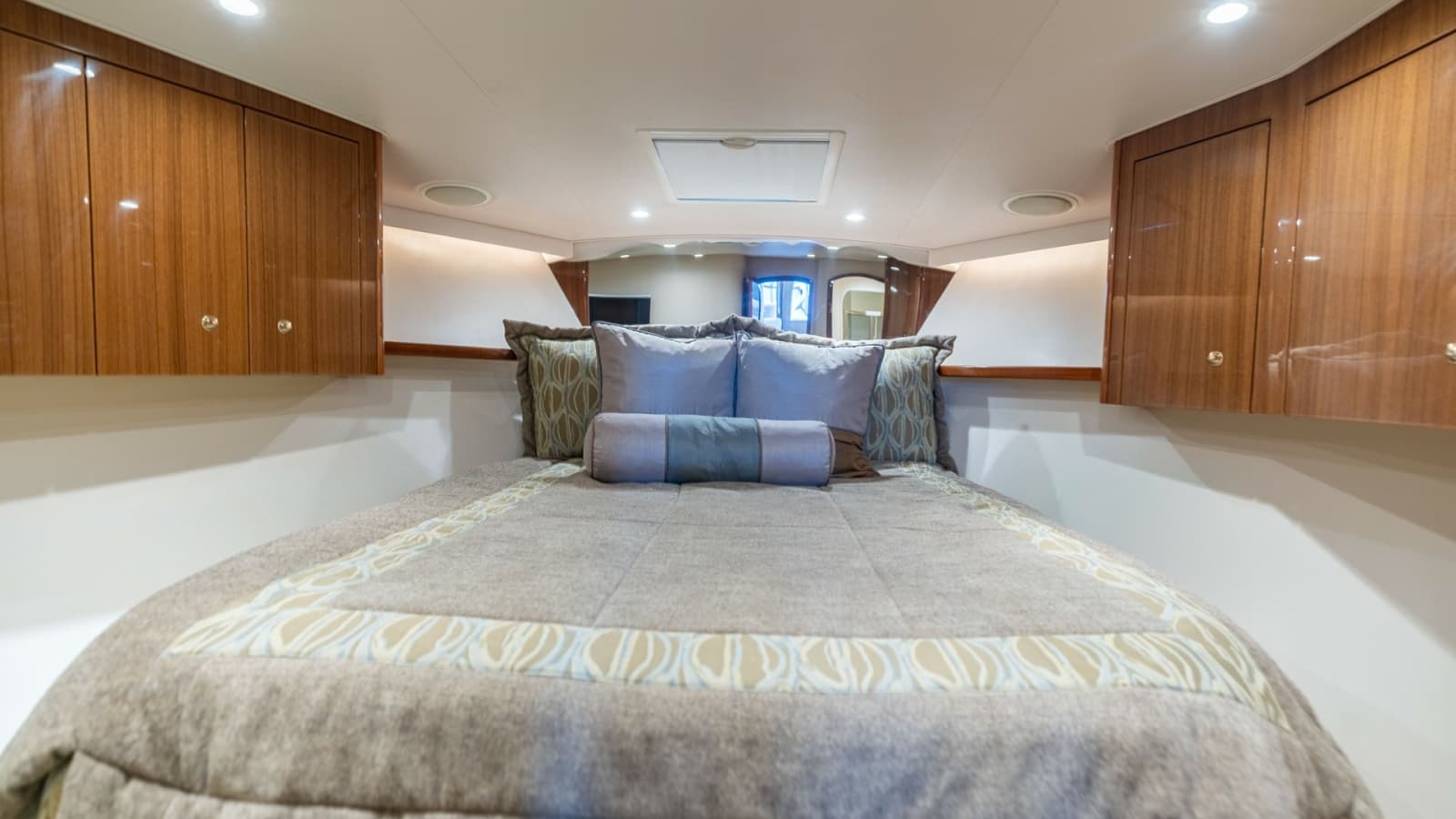 2007 Viking 45 Convertible - Photo 21