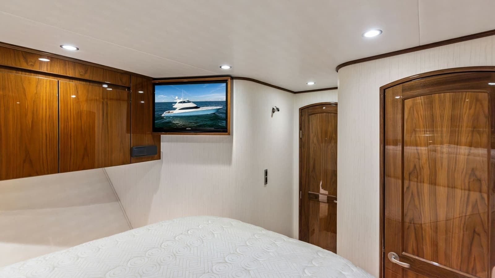 2018 Viking 62 Enclosed Bridge - Photo 52