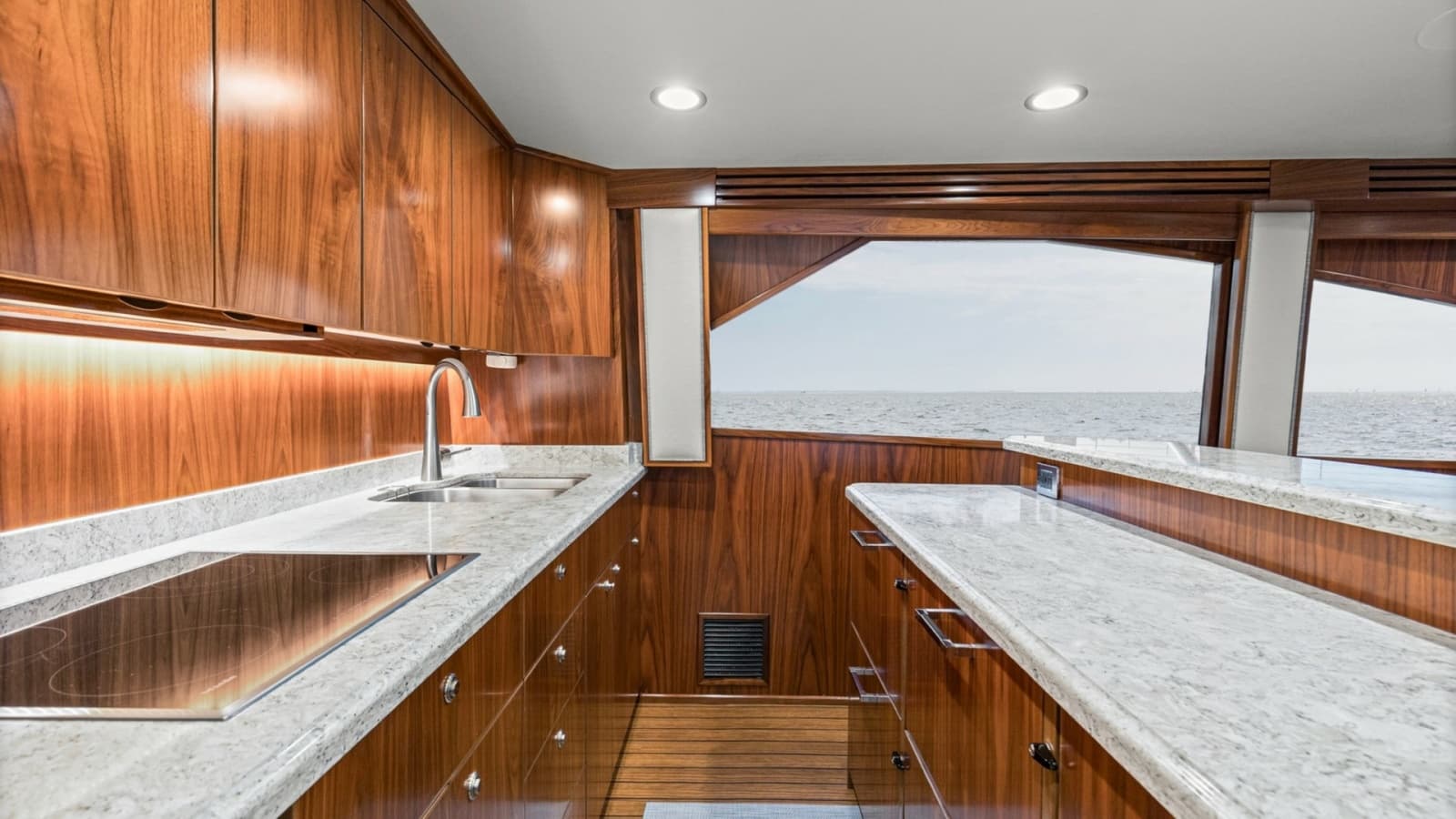 2020 Viking 68 Convertible - Photo 8