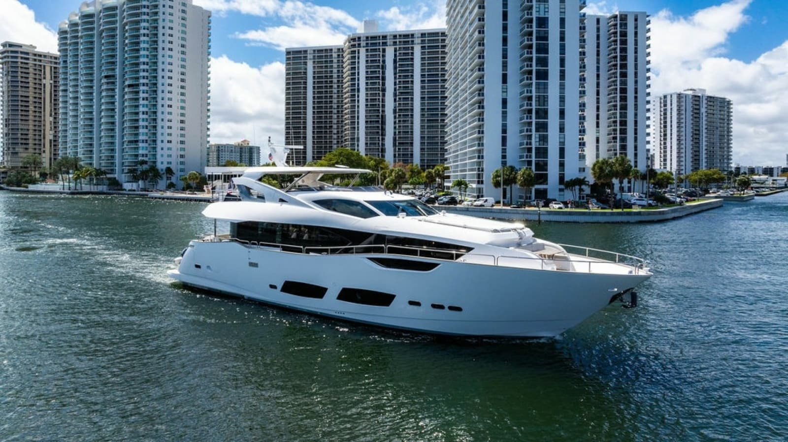 2019 Sunseeker 95 Motor Yacht - Photo 2