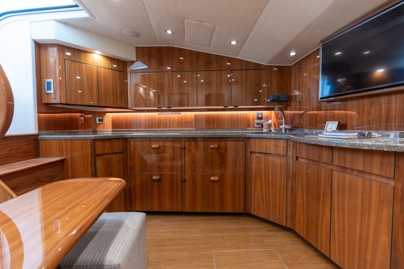 2018 Viking 52 Sport Tower - Photo 21