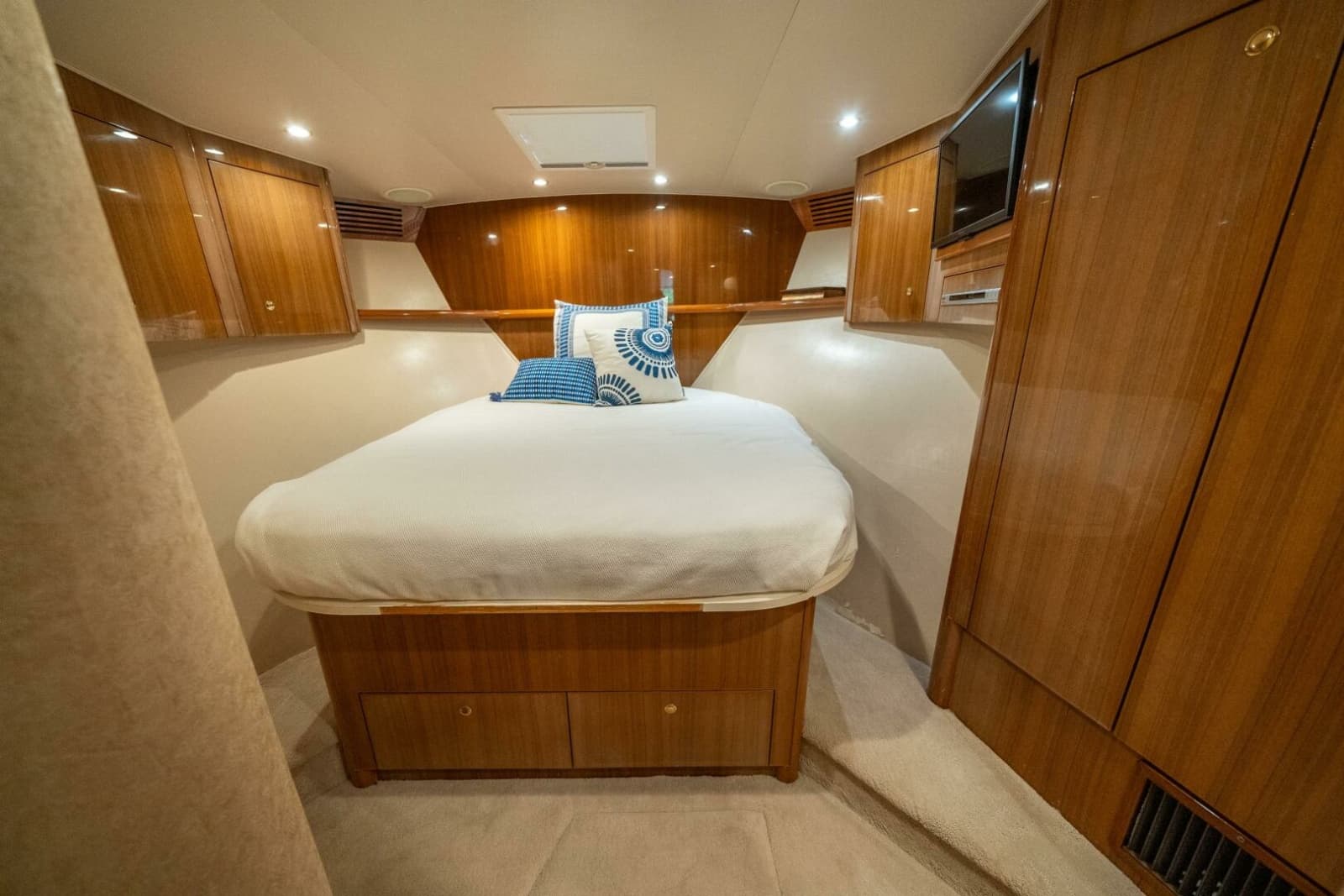 2006 Viking 68 Convertible - Photo 35
