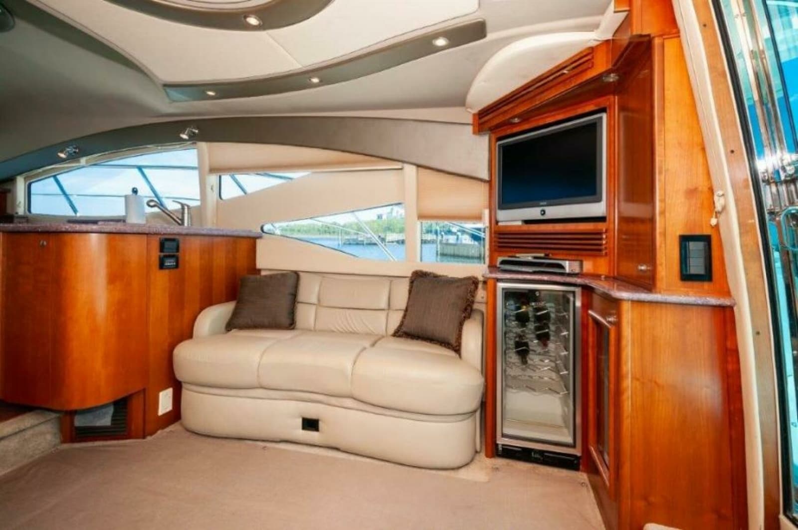 2006 Cruisers Yachts 477 Sport Sedan - Photo 6