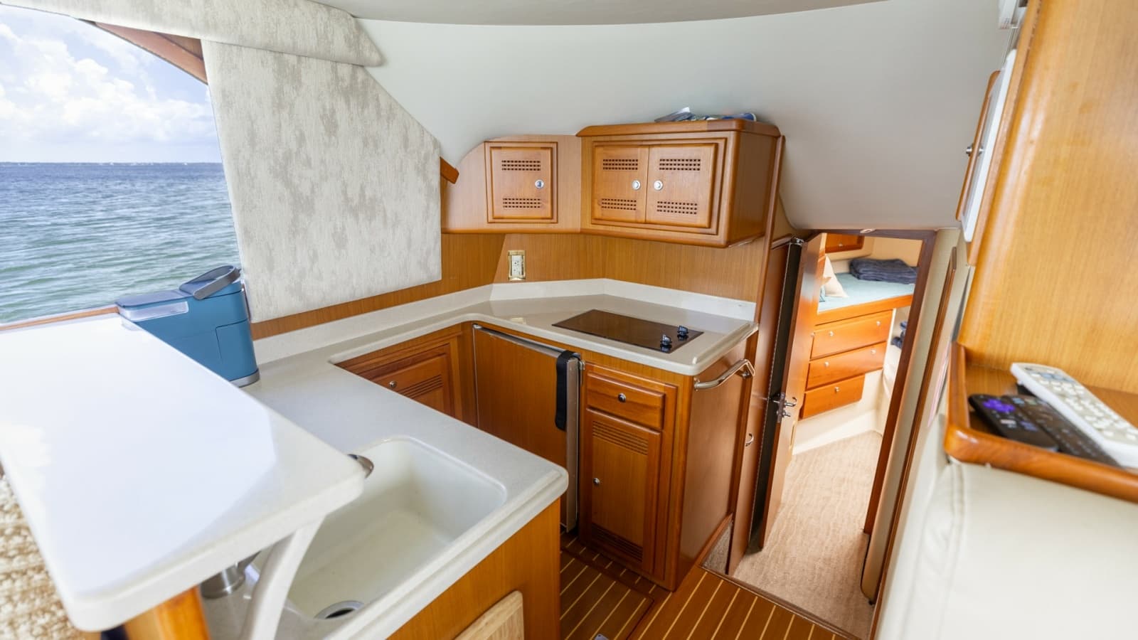 2003 Cabo 43 Convertible - Photo 13