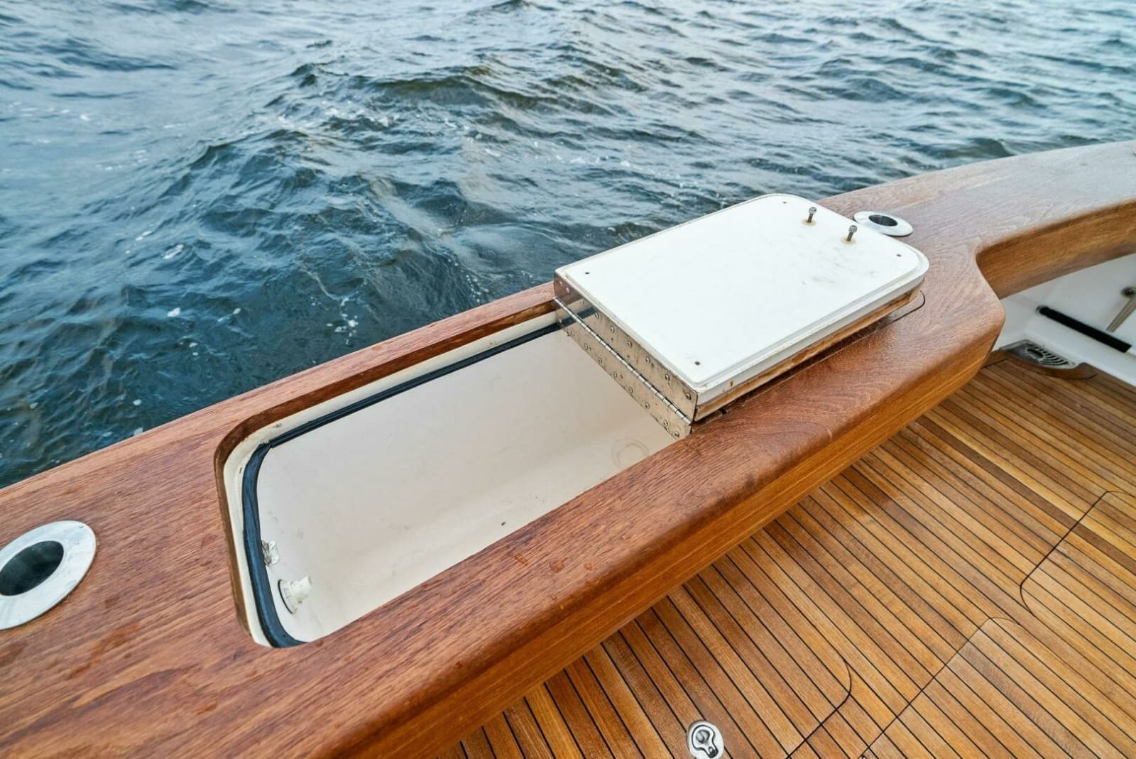 2006 Viking 61 Convertible - Photo 52