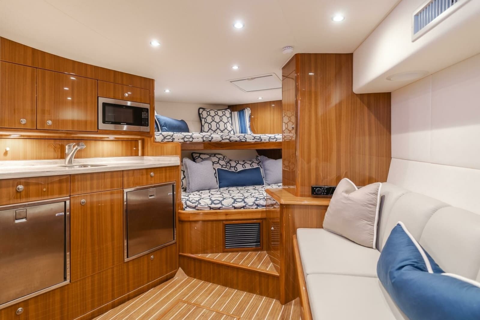 2022 Viking 38 Open Billfish - Photo 2