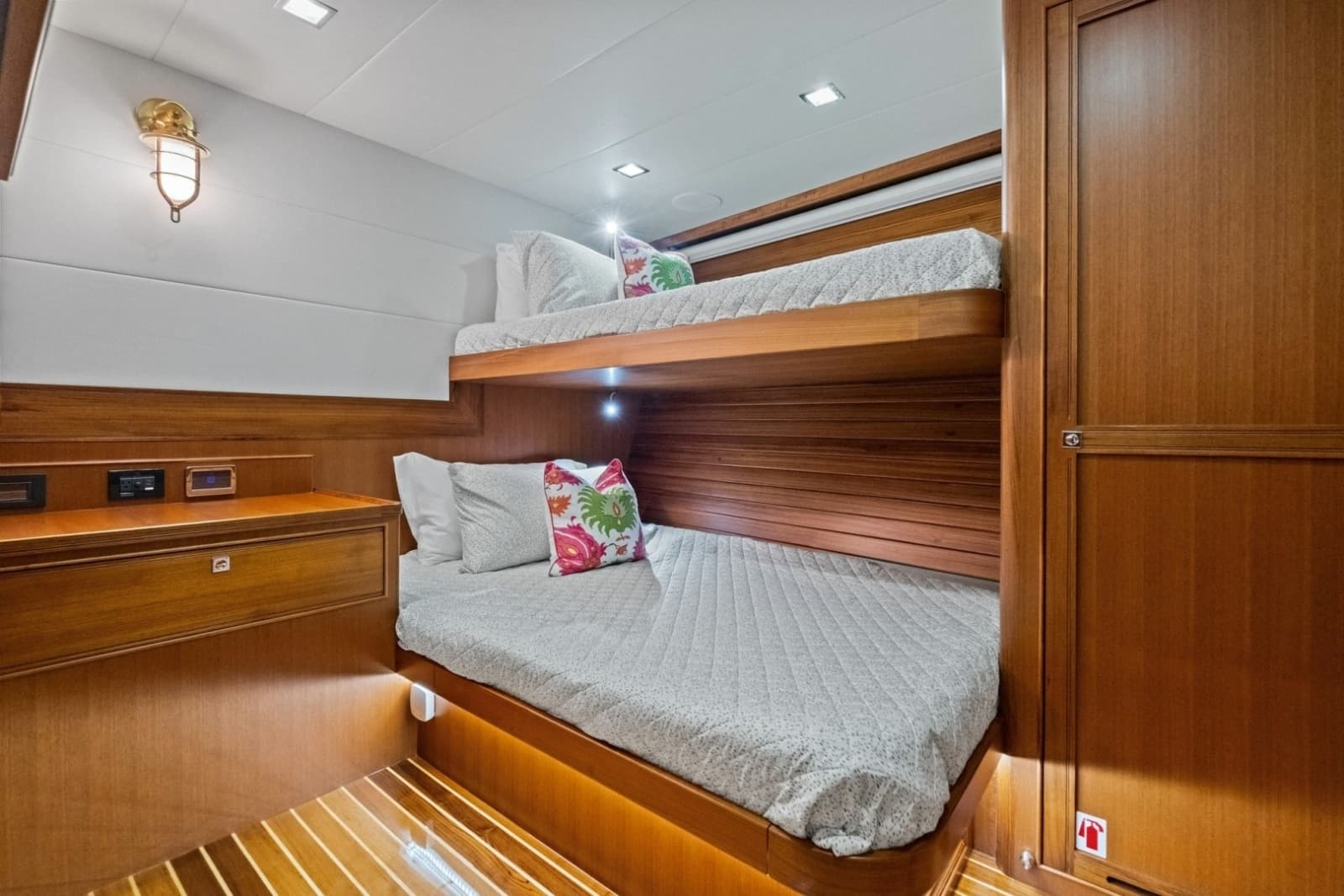 2024 Marlow 90V - Photo 91