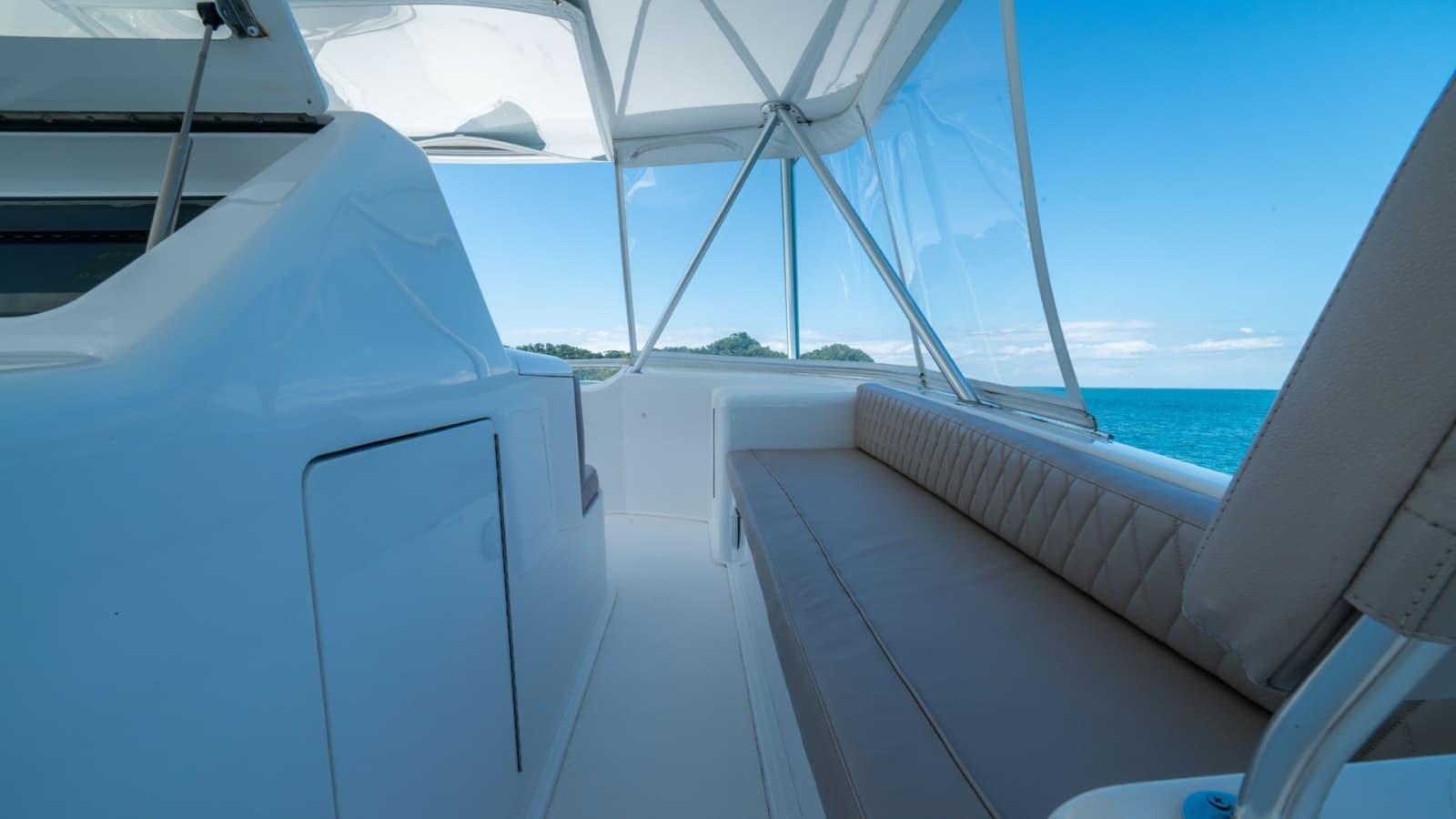 2001 Viking 61 Convertible - Photo 54