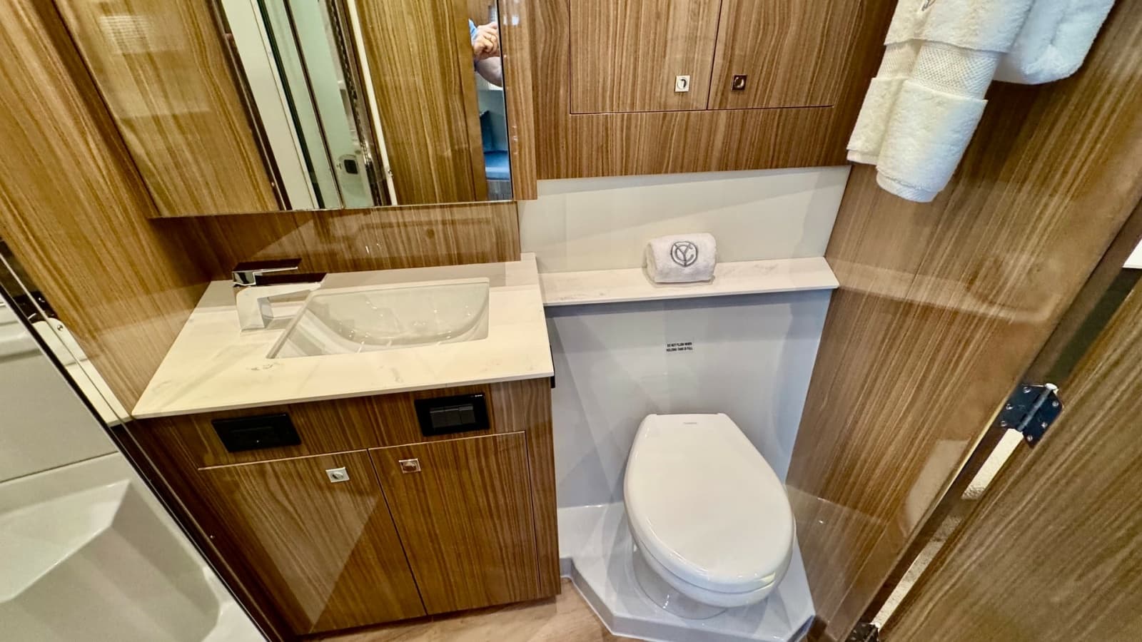 2024 Cruisers Yachts 50 Cantius - Photo 15