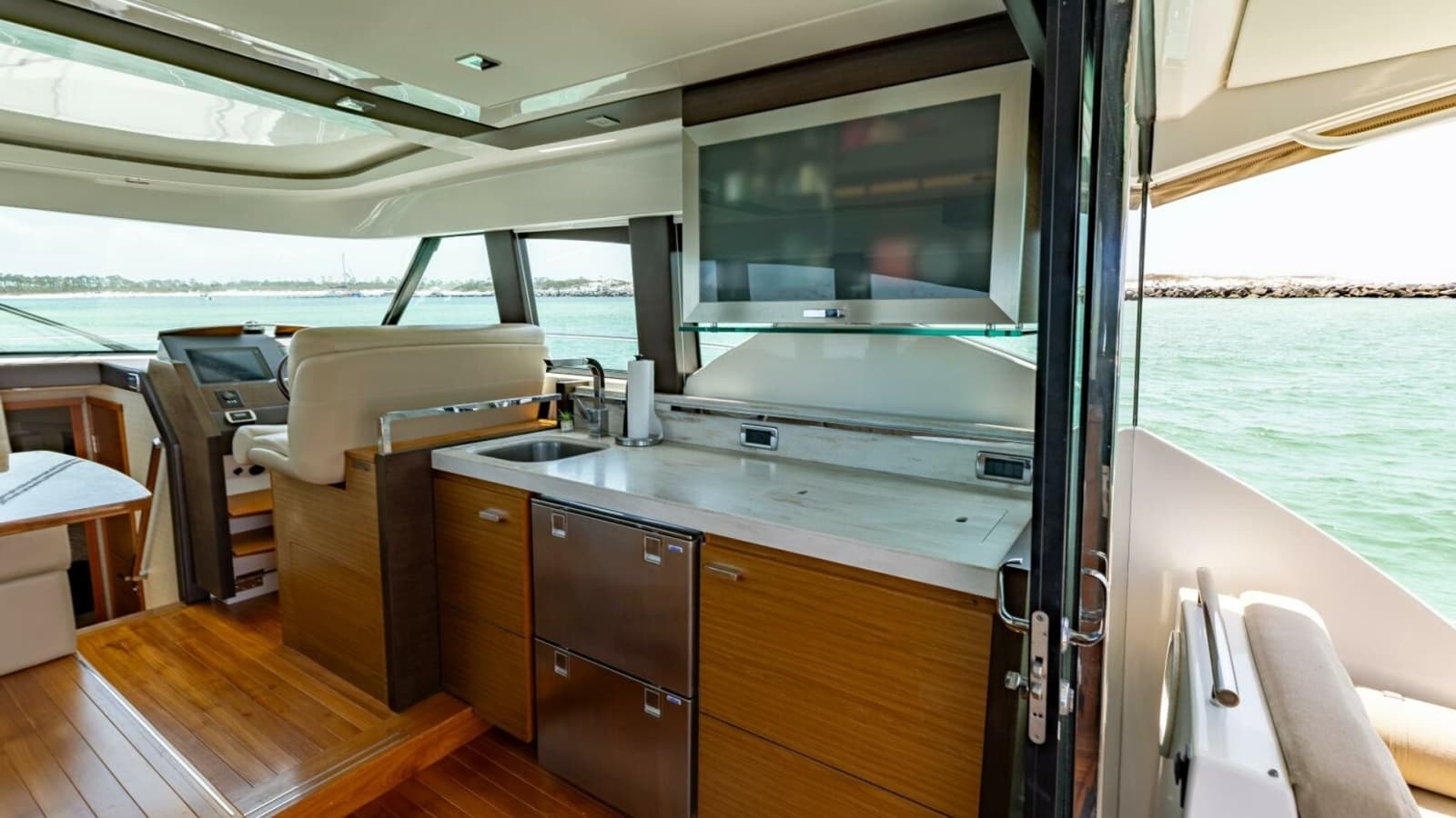 2015 Tiara Yachts 44 Coupe - Photo 11