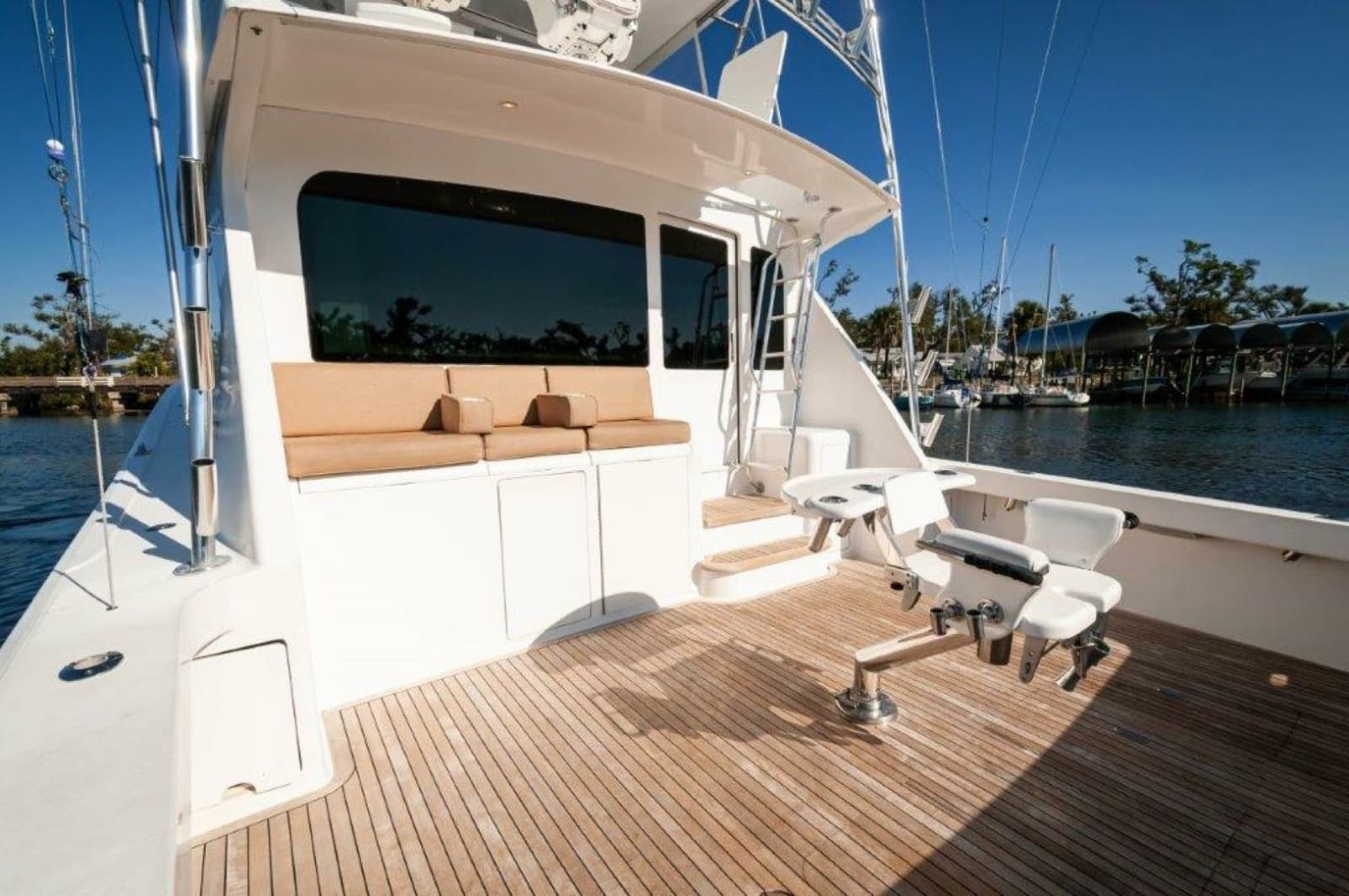2001 Viking 61 Convertible - Photo 38